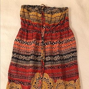 Colorful strapless dress with tie.